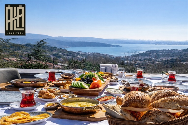 ALA SARIYER'de Boğaz Manzarası Eşliğinde Sınırsız Serpme Kahvaltı